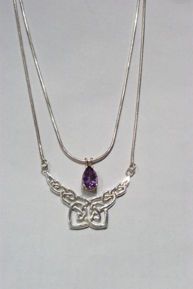 Moores_Loveknot_With_Amethyst