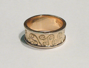 R5 Amphreville in 14K Yellow Gold with Raised White Gold Borders size 13