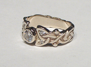 This Dianne Loveknot is in White Gold and is set with a 40. diamond and several small accent stones.