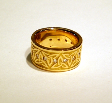 R225GyF Pirie Triskele Ring in 14K Yellow Gold.