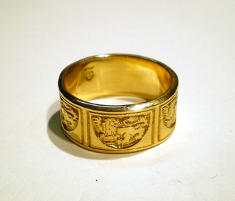 Lion Crest Ring in Gold