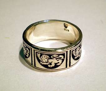 Lion Crest Ring in Sterling Silver