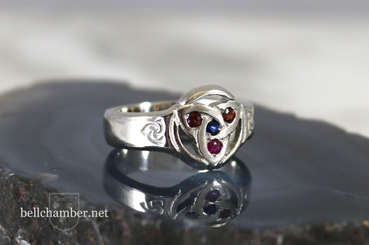 Cirlce Triquetra ring Mothers Ring