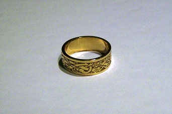R86 Solid Gold Wolfhound Ring